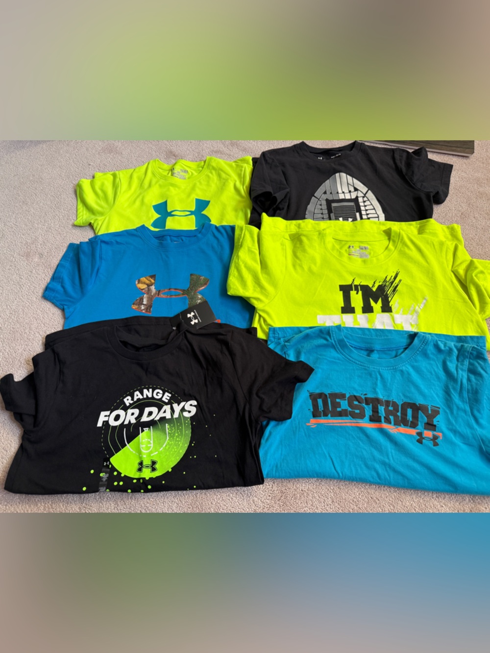 Under Armour Boys size large short sleeve shirts. Set of 6